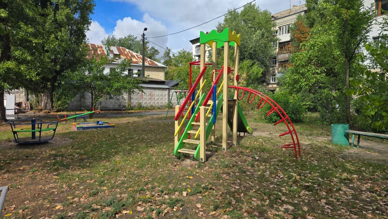 Метро Дарниця, продаж квартири, сталінка, без комісії. Укрит