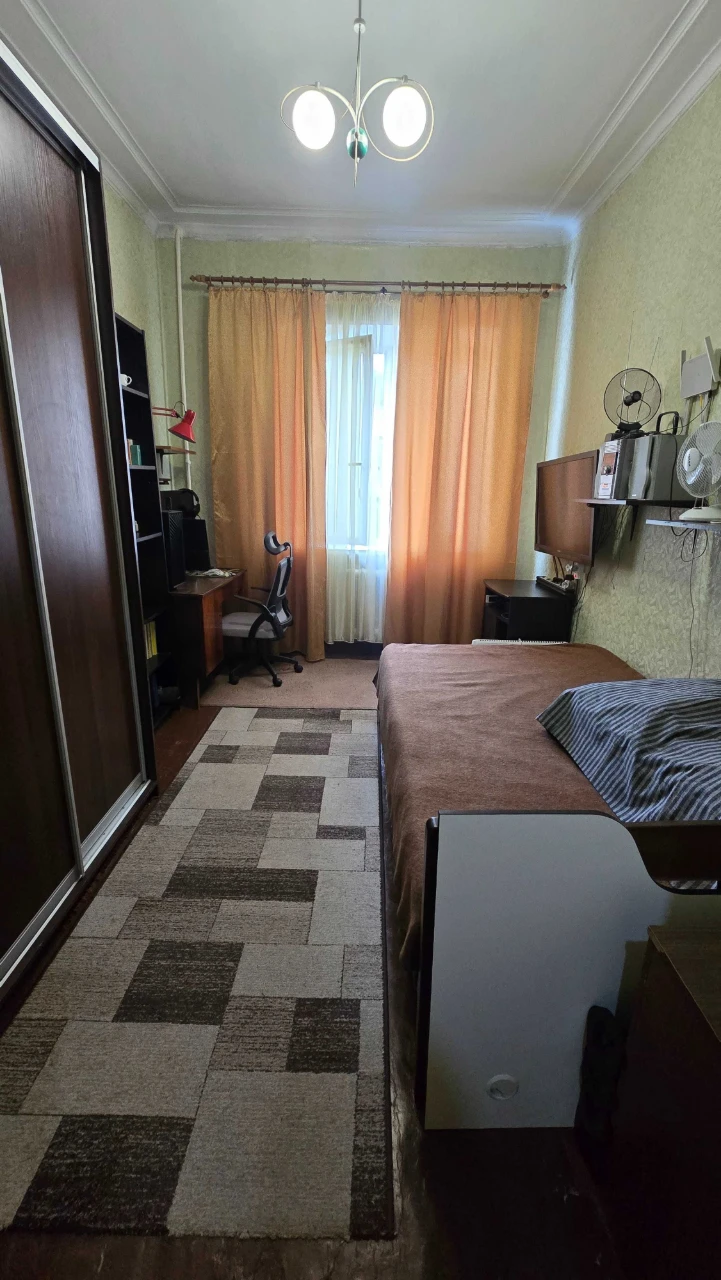 Метро Дарниця, продаж квартири, сталінка, без комісії. Укрит