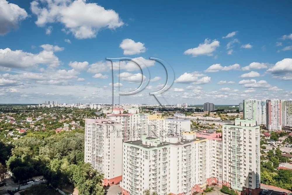 Продаж 1 к. квартири за адресою Микільсько-Слобідська 8, Рус