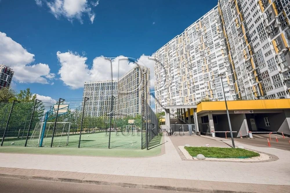 Продаж 1 к. квартири за адресою Микільсько-Слобідська 8, Рус