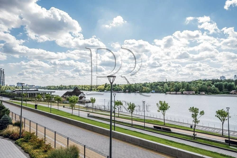 Продаж 1 к. квартири за адресою Микільсько-Слобідська 8, Рус