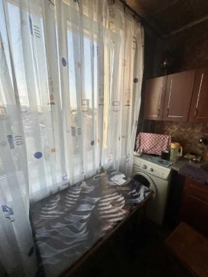 Selling a 3-room apartment near Saltovskaya metro station.