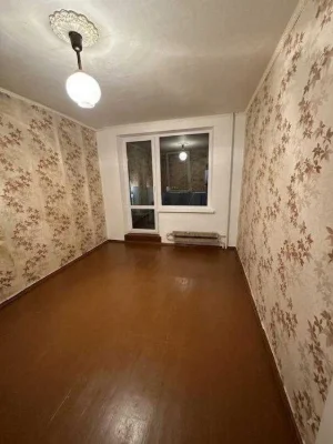 Selling a 3-room apartment near Saltovskaya metro station.