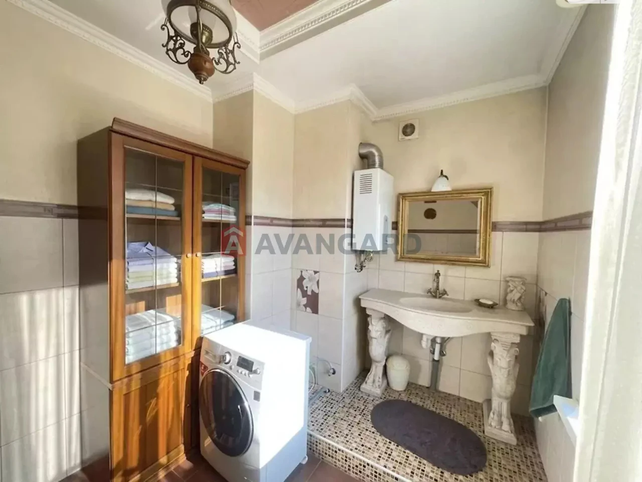 Sale of Apartment, Sobornyi