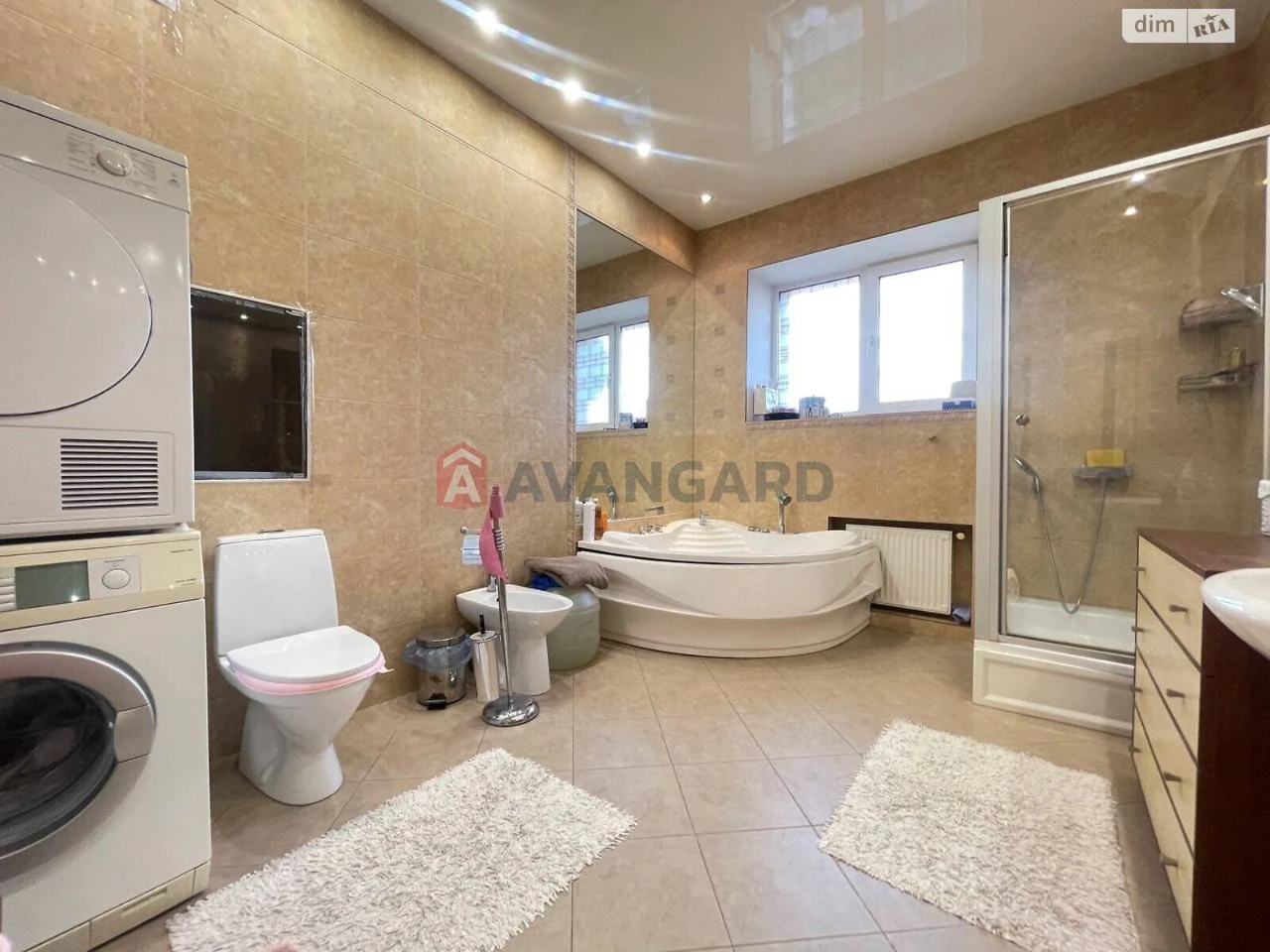 Apartment for Sale: Central Location