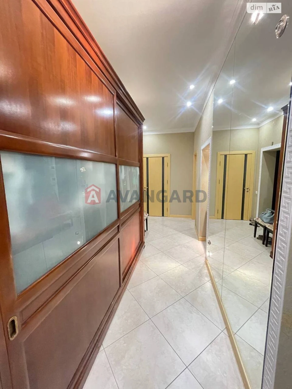 Apartment for Sale: Central Location