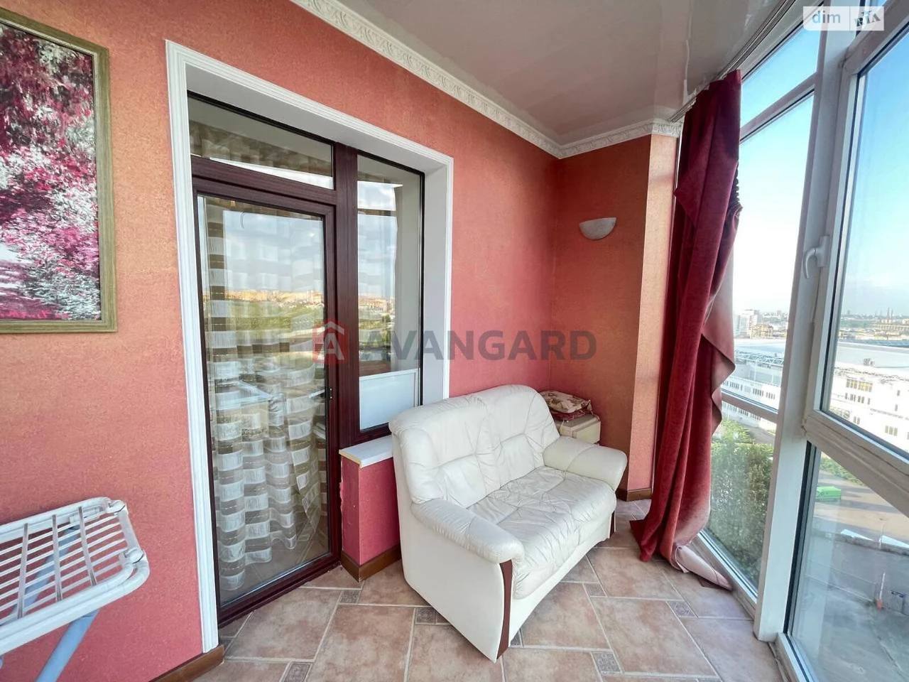 Apartment for Sale: Central Location