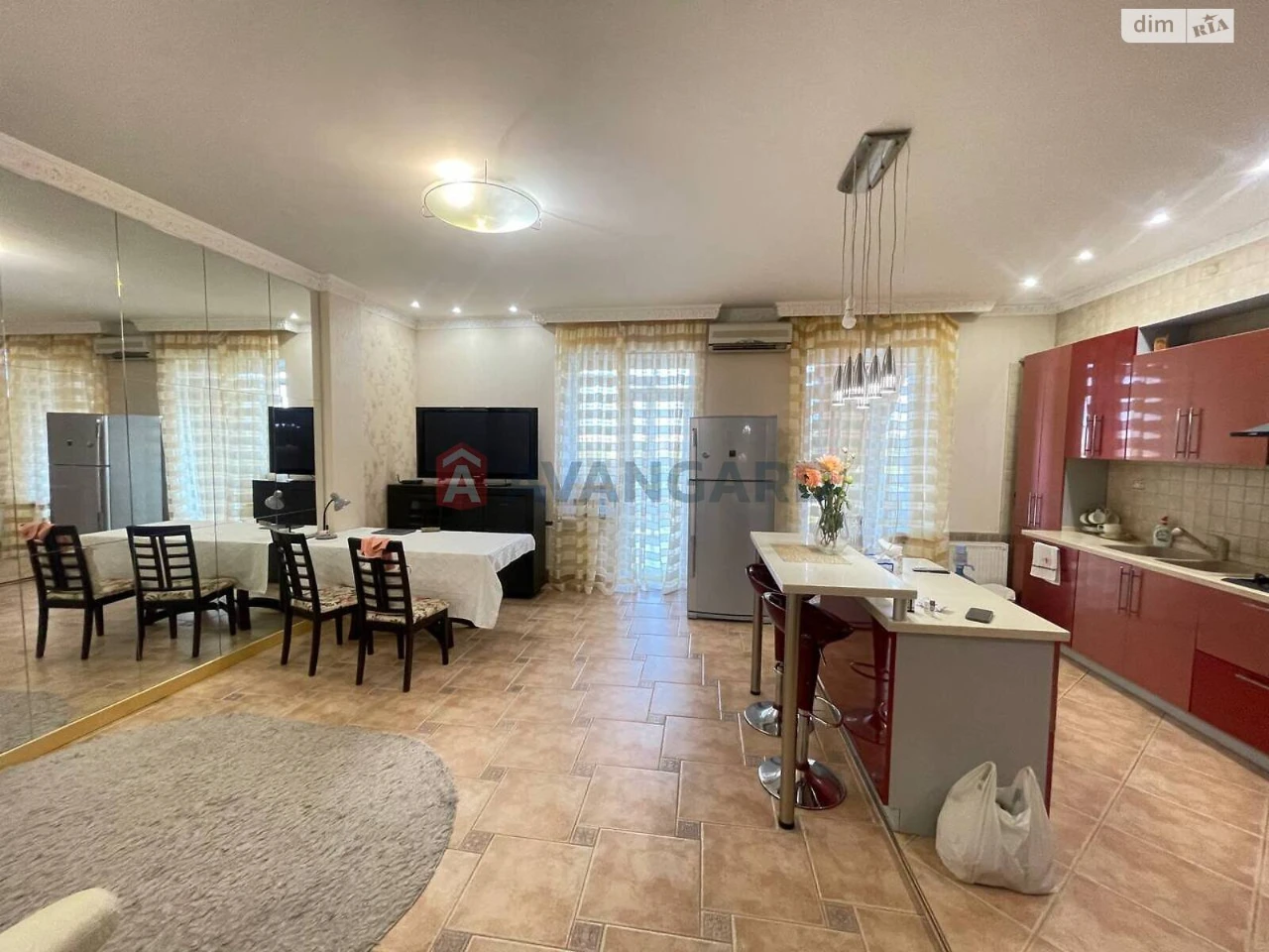 Apartment for Sale: Central Location