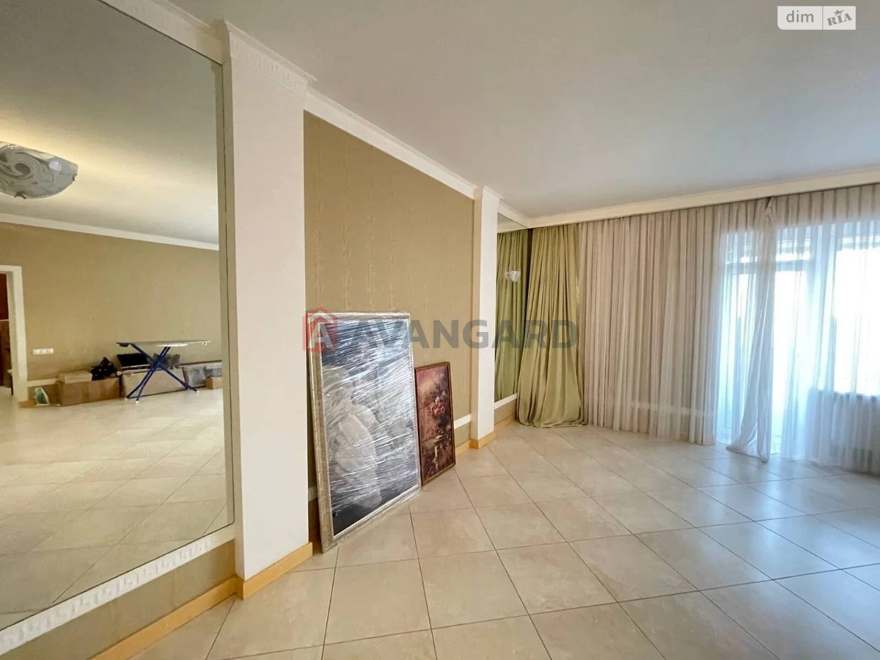 Apartment for Sale: Central Location