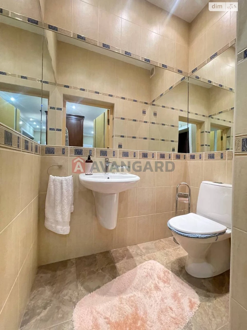 Apartment for Sale: Central Location