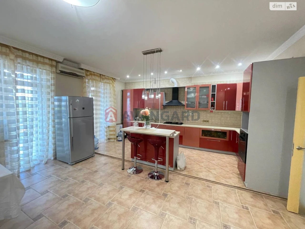 Apartment for Sale: Central Location