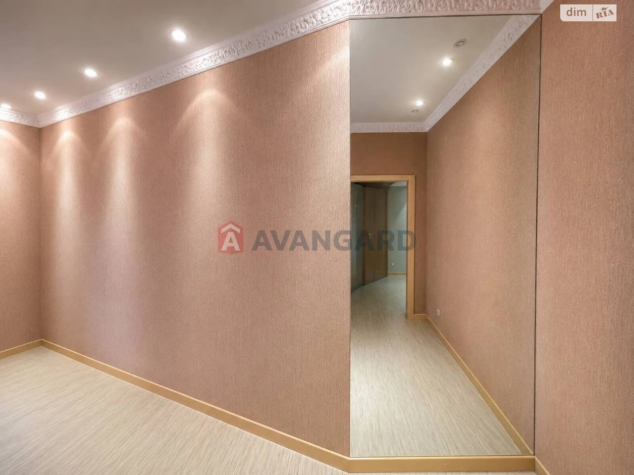 Apartment for Sale: Central Location