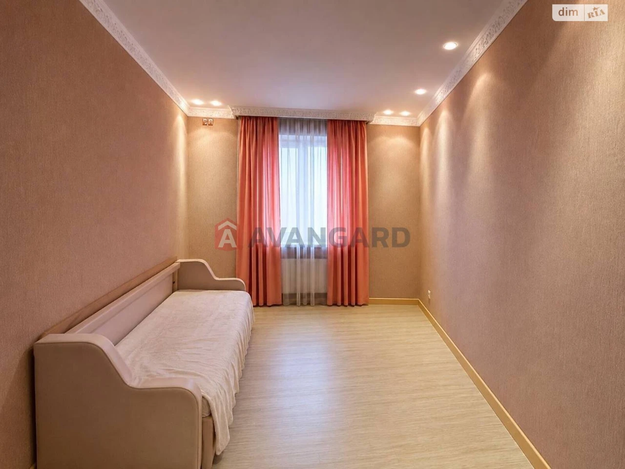 Apartment for Sale: Central Location