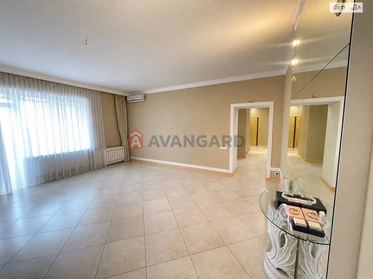 Apartment for Sale: Central Location