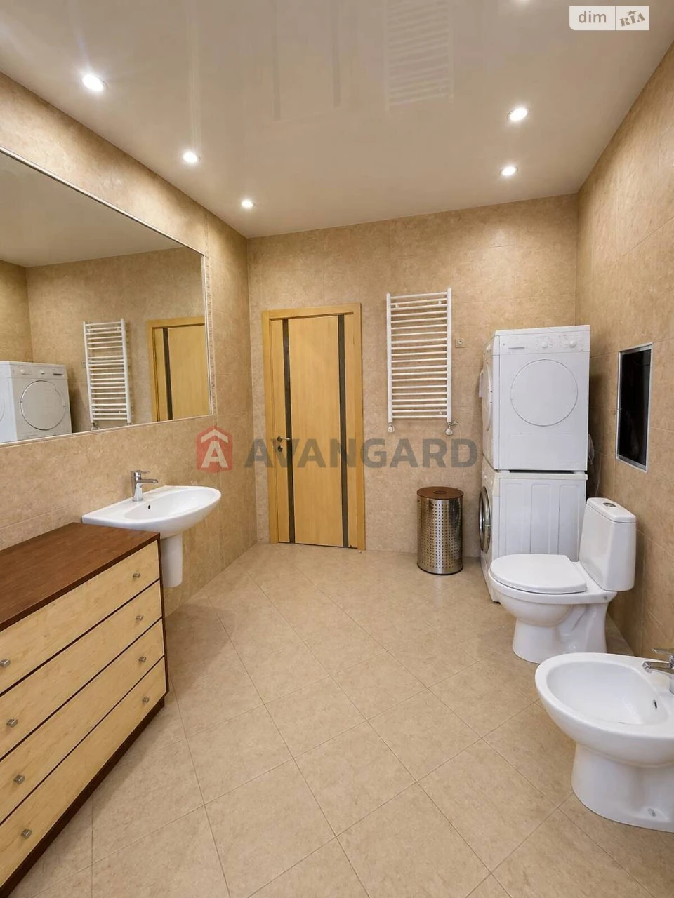 Apartment for Sale: Central Location
