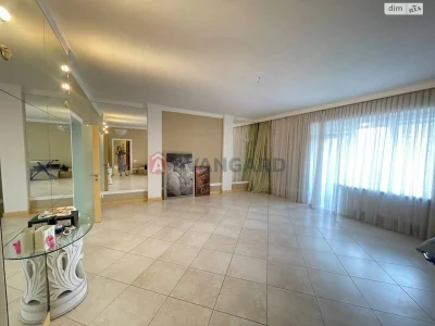 Apartment for Sale: Central Location