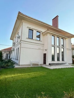 House for sale in Sauvignon, 500m², 12 acres