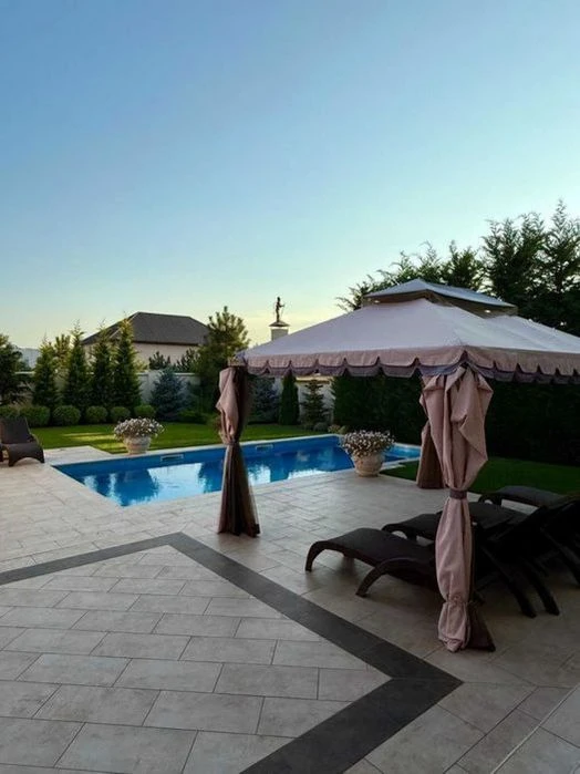 House for sale in Sauvignon, 500m², 12 acres