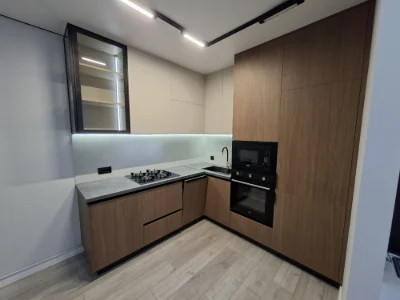Sale of 2-bedroom apartment with designer renovation