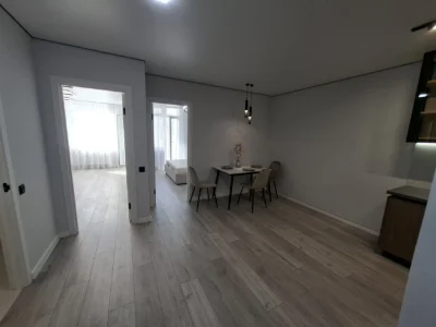 Sale of 2-bedroom apartment with designer renovation