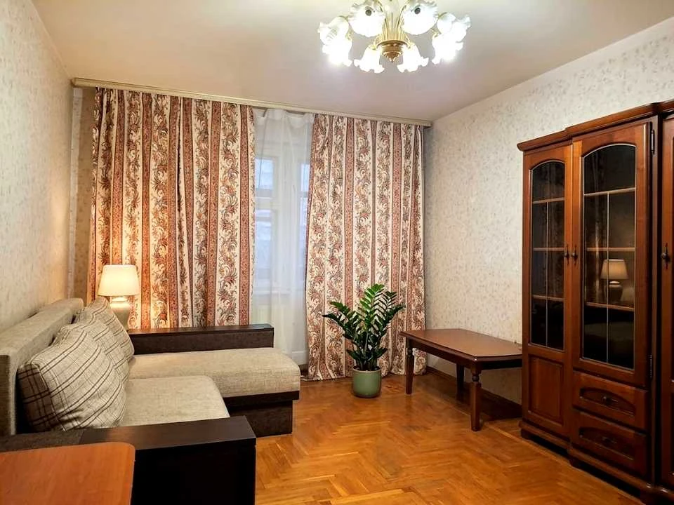 Квартира. Киев, улица Сребнокільская