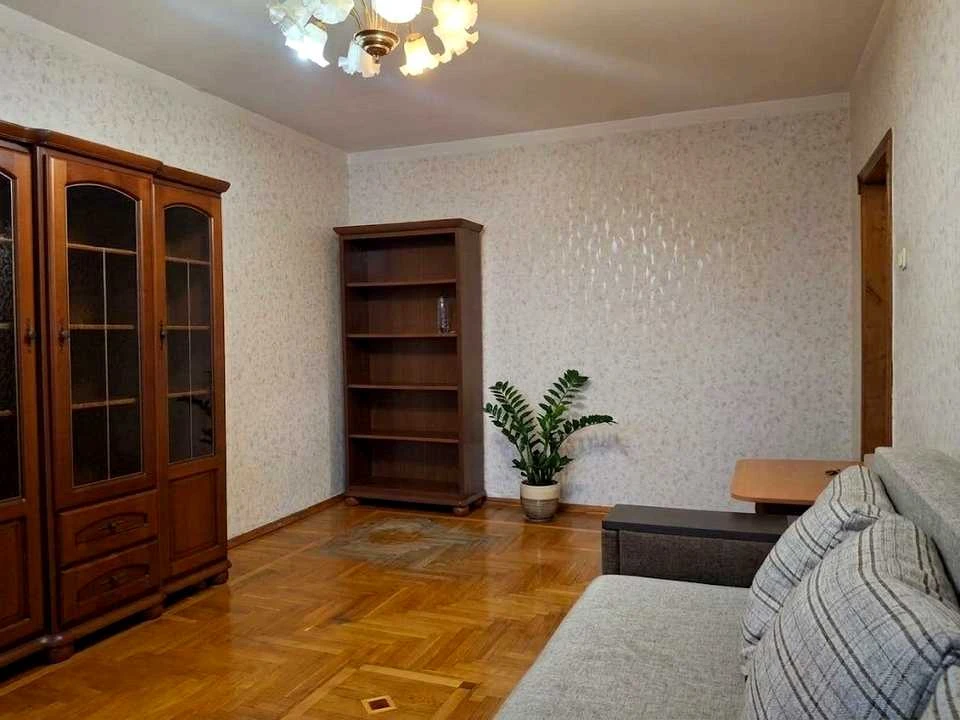 Квартира. Киев, улица Сребнокільская