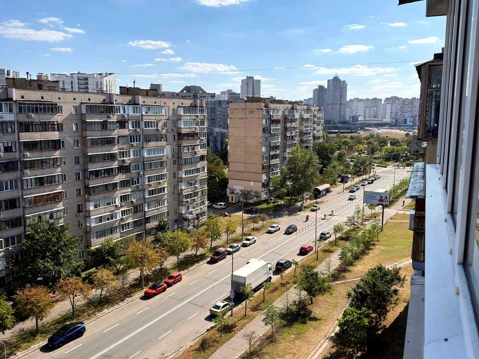 Квартира. Київ, Драгоманова вул.