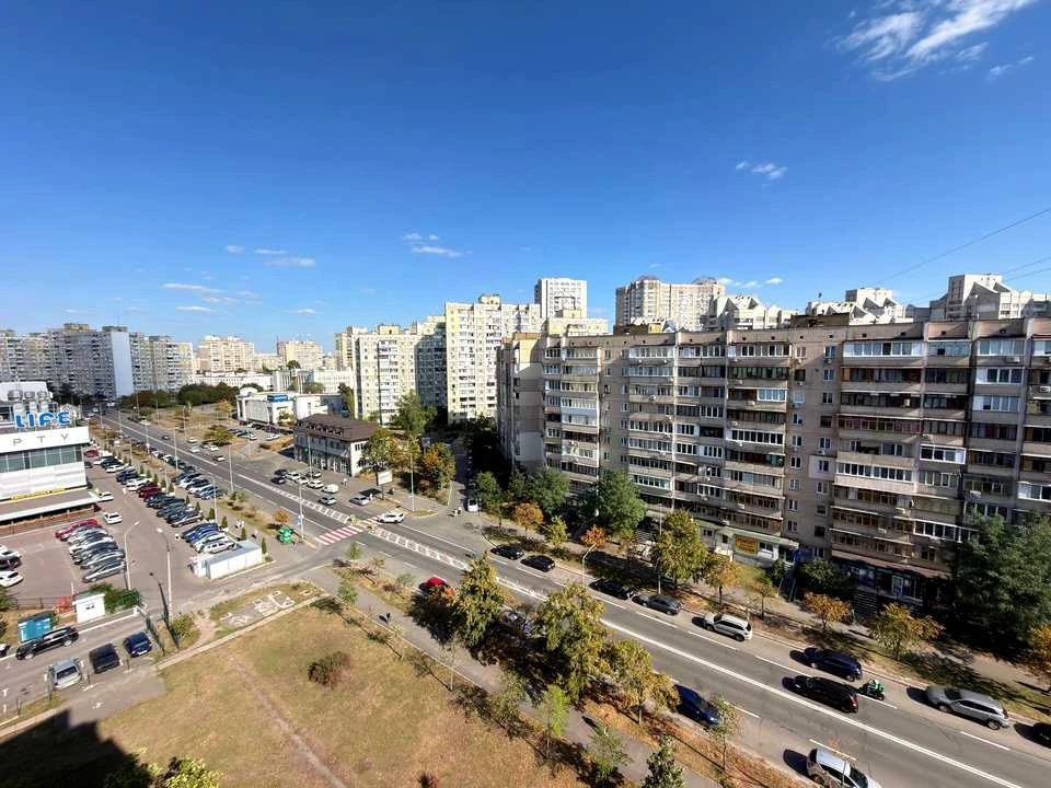 Квартира. Київ, Драгоманова вул.