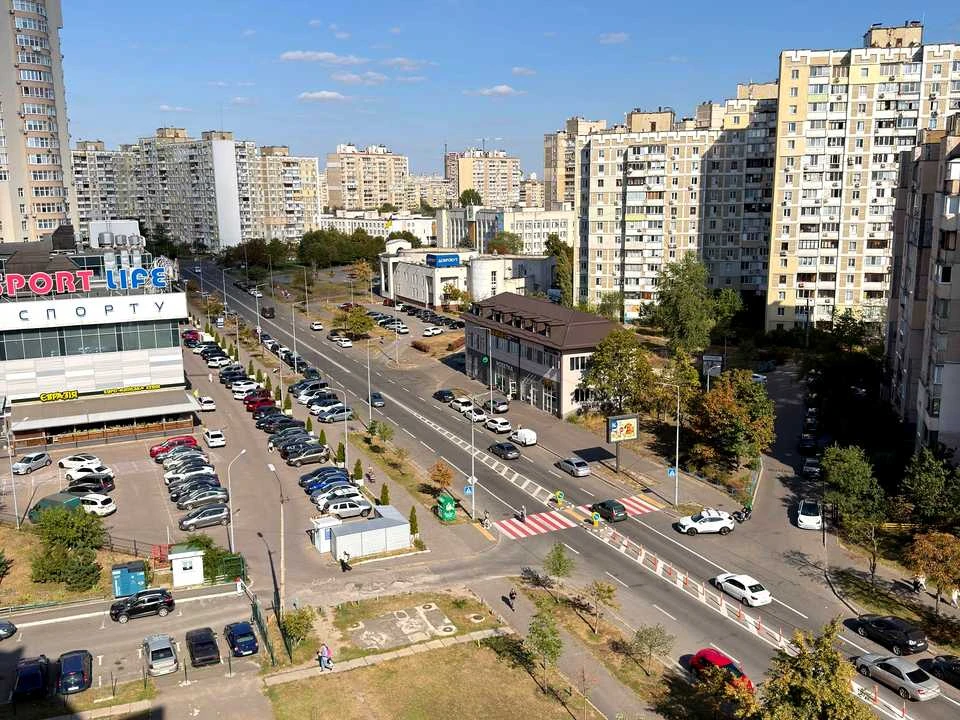 Квартира. Київ, Драгоманова вул.