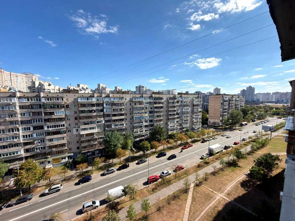 Квартира. Київ, Драгоманова вул.