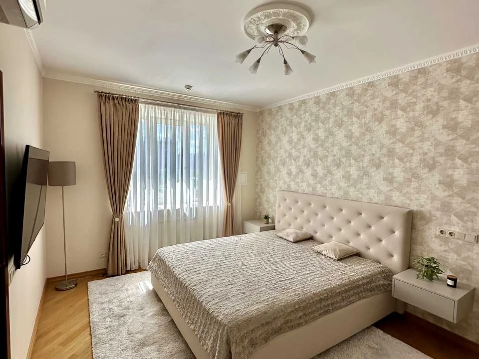 Apartment. Kyiv, Mikols'ko-Slobids'ka Street.