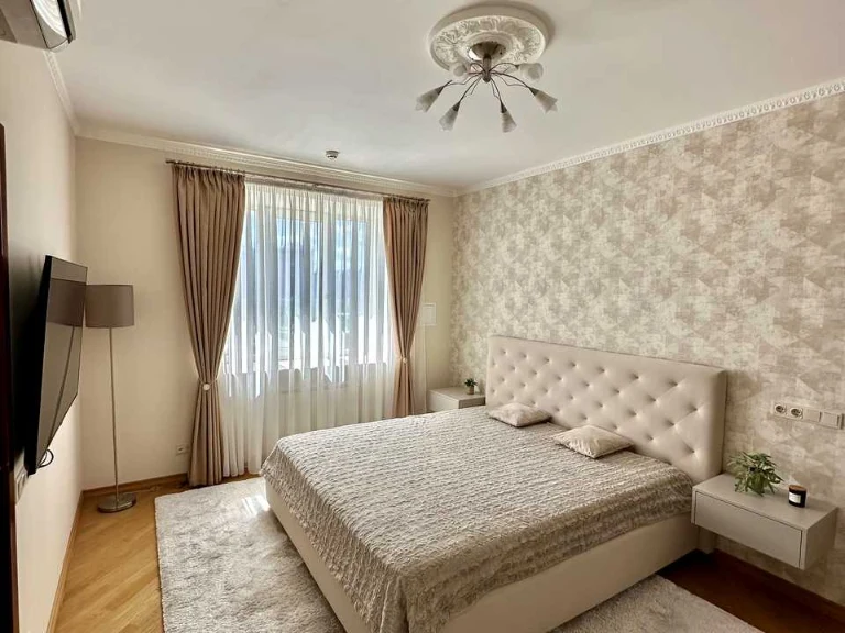 Apartment. Kyiv, Mikols'ko-Slobids'ka Street.