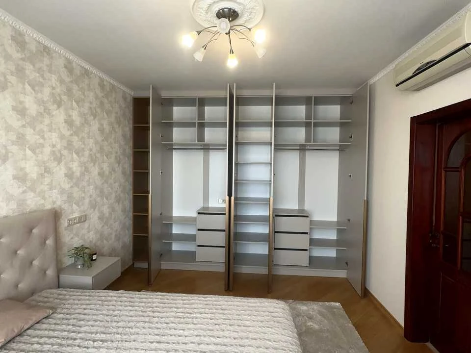 Apartment. Kyiv, Mikols'ko-Slobids'ka Street.