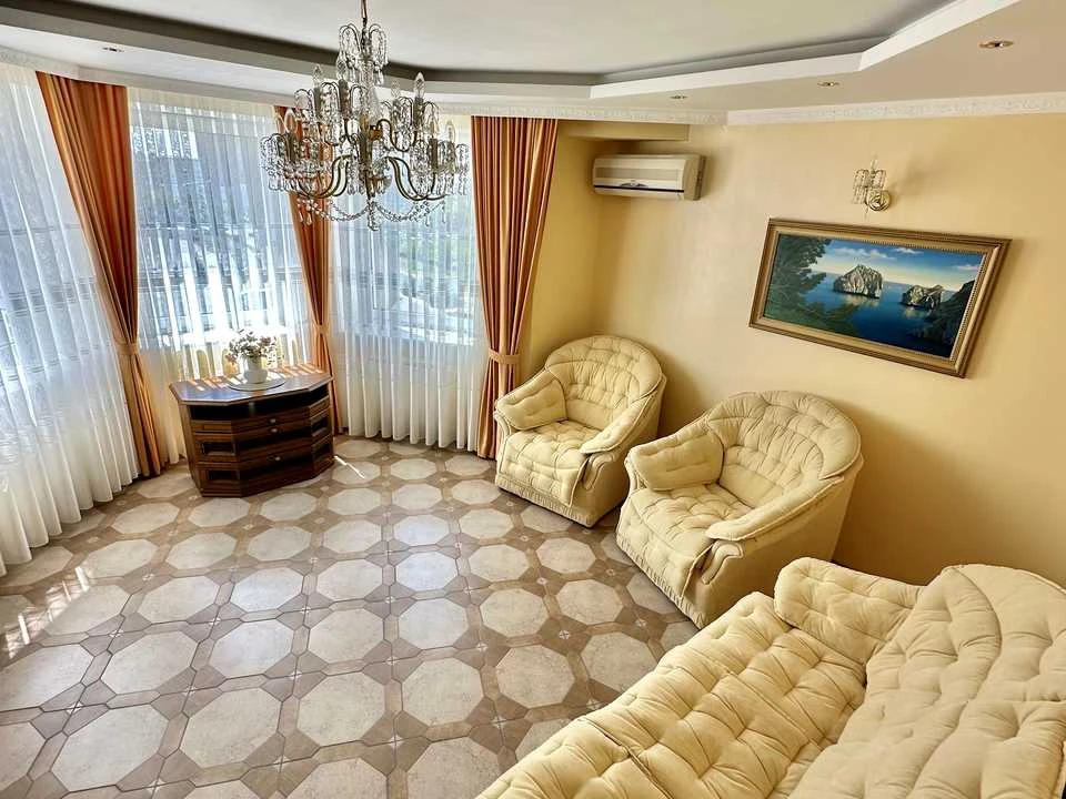 Apartment. Kyiv, Mikols'ko-Slobids'ka Street.