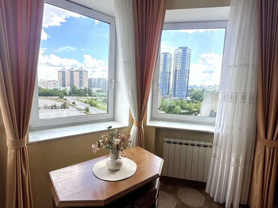 Apartment. Kyiv, Mikols'ko-Slobids'ka Street.