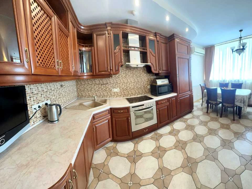 Apartment. Kyiv, Mikols'ko-Slobids'ka Street.