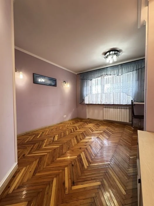 1-room 25.8 m² | 3 min to Akademmistechko metro station | Renovation