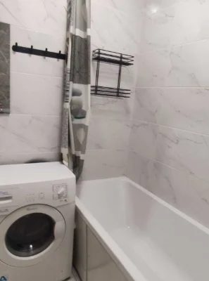 Продам свою большую 2 ком. 52м2  низ пр. Мазепы