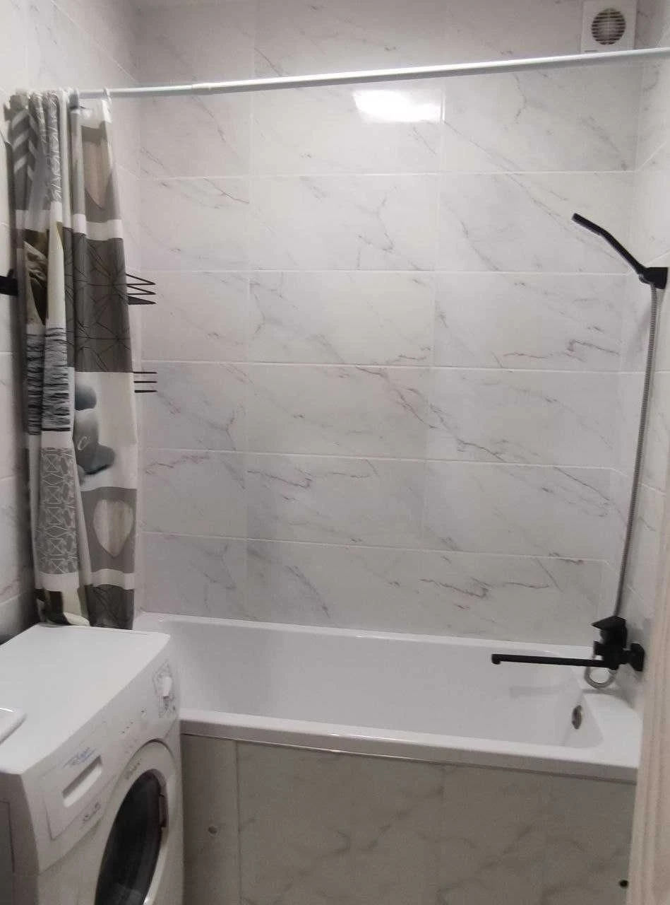 Продам свою большую 2 ком. 52м2  низ пр. Мазепы