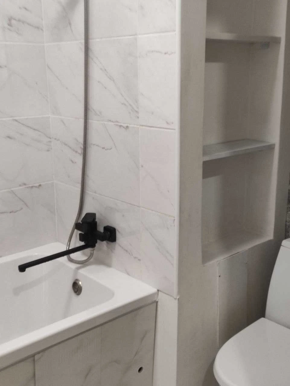 Продам свою большую 2 ком. 52м2  низ пр. Мазепы
