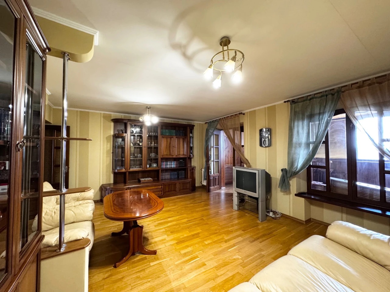 Продаж ЖМ Солнечный, 3 кім.квартира з меблями, технікою, Вав