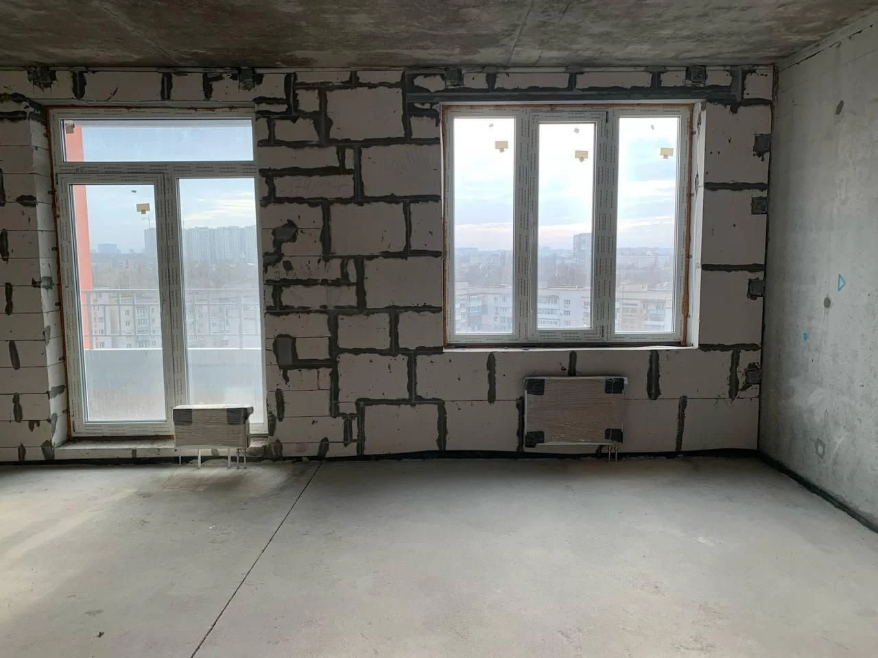 Продам 1 кім квартиру ЖК 4 Сезона на 2 сторони (3-119-234)