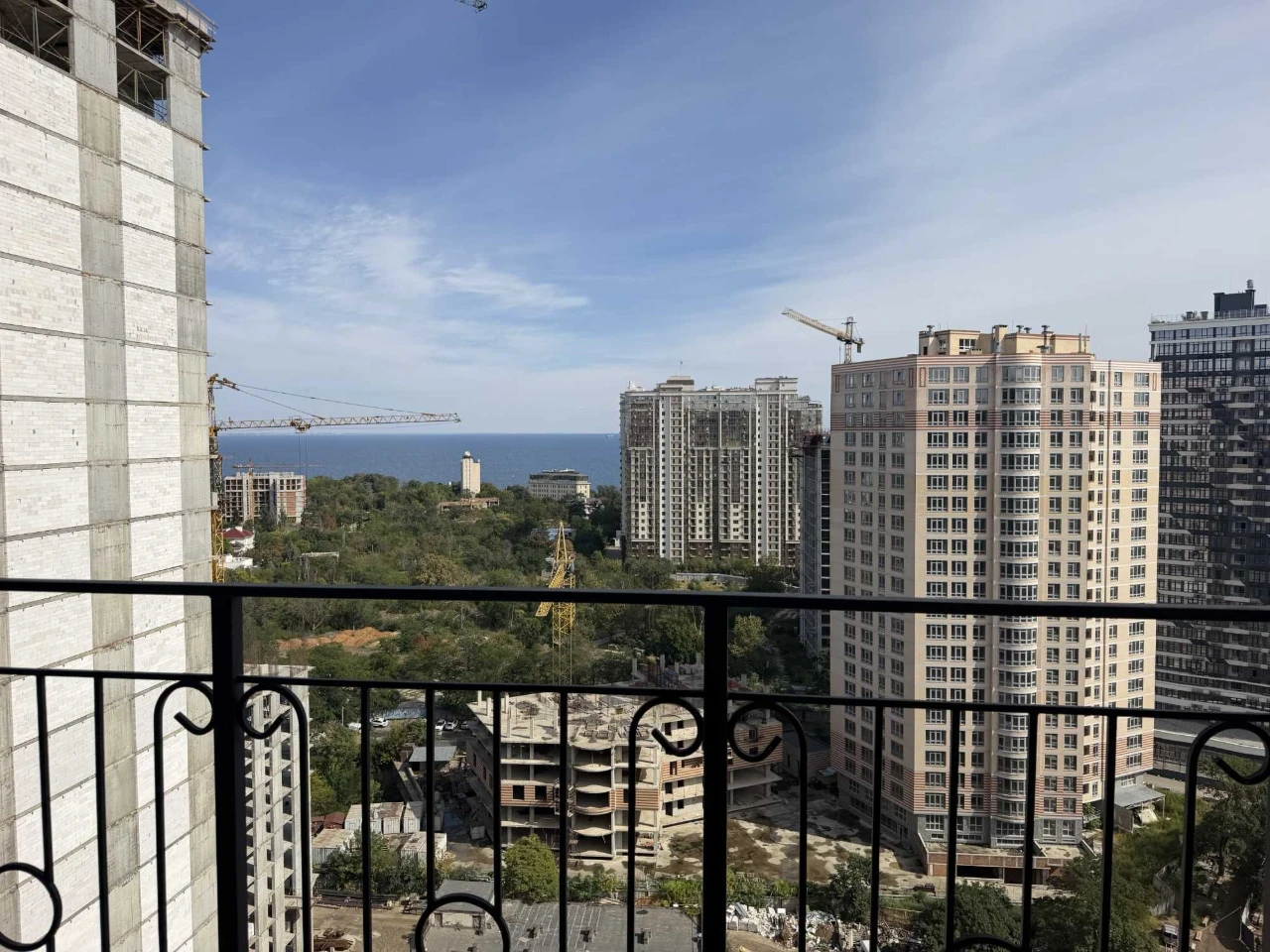1 кiм. квартира  ,вид моря , на вул. Генуезський в новому зд