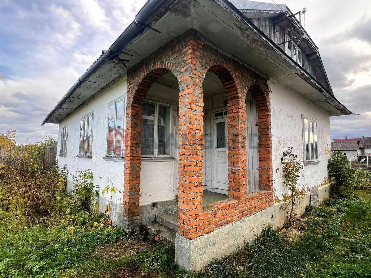 House in the settlement of Perehinske