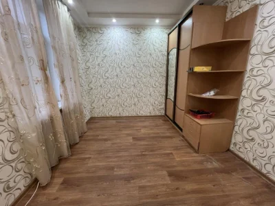 Трикімнатна вулиця Заводська, порт