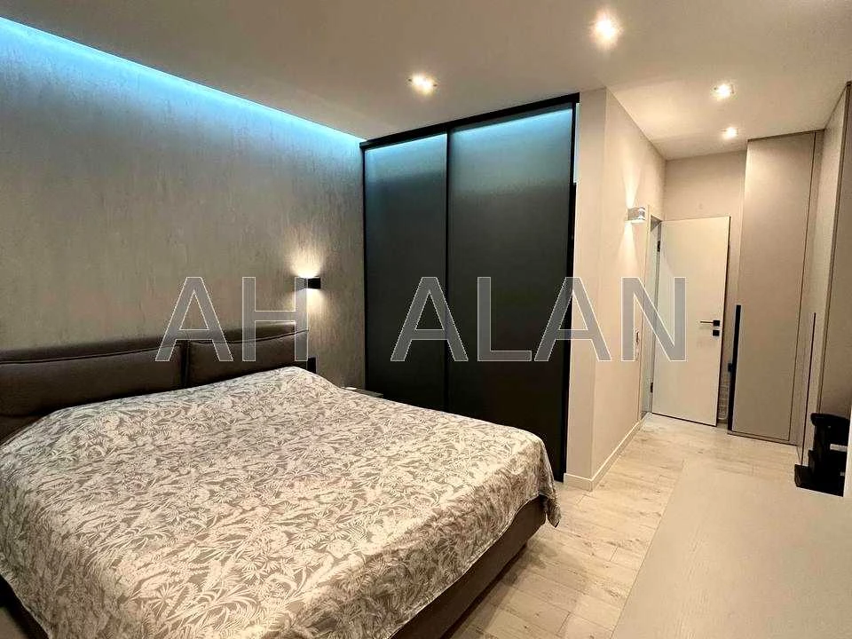 Apartment. Kyiv, Regeneratorna St., 4 k