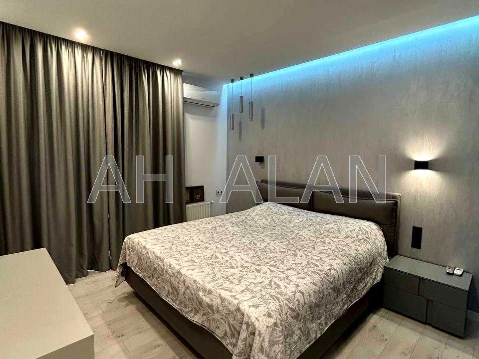 Apartment. Kyiv, Regeneratorna St., 4 k