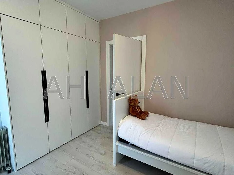 Apartment. Kyiv, Regeneratorna St., 4 k