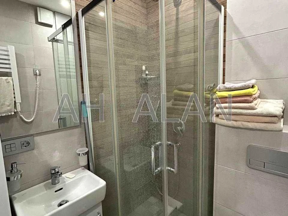 Apartment. Kyiv, Regeneratorna St., 4 k