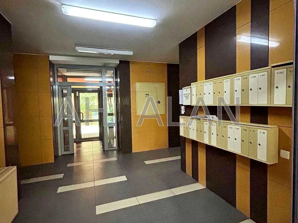 Apartment. Kyiv, Regeneratorna St., 4 k